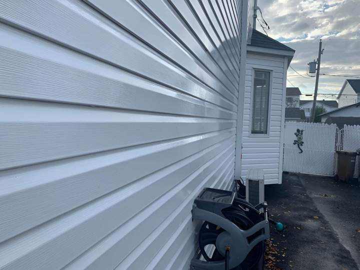 Nettoyage de revêtement extérieur, toiture, pavé uni et stationnement